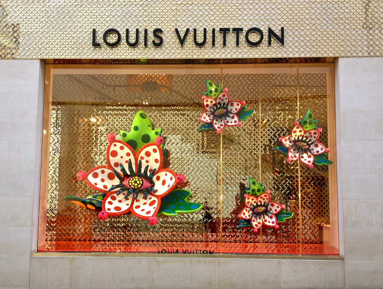 Window displays: LOUIS VUITTON - New Bond Street Maison (F…